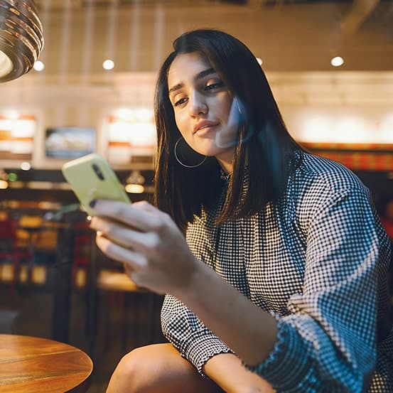 Employer using Posh Virtual Receptionist App Employer using Posh Virtual Receptionist App_alt