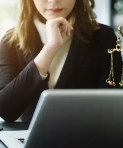 Attorney checking on best answering service