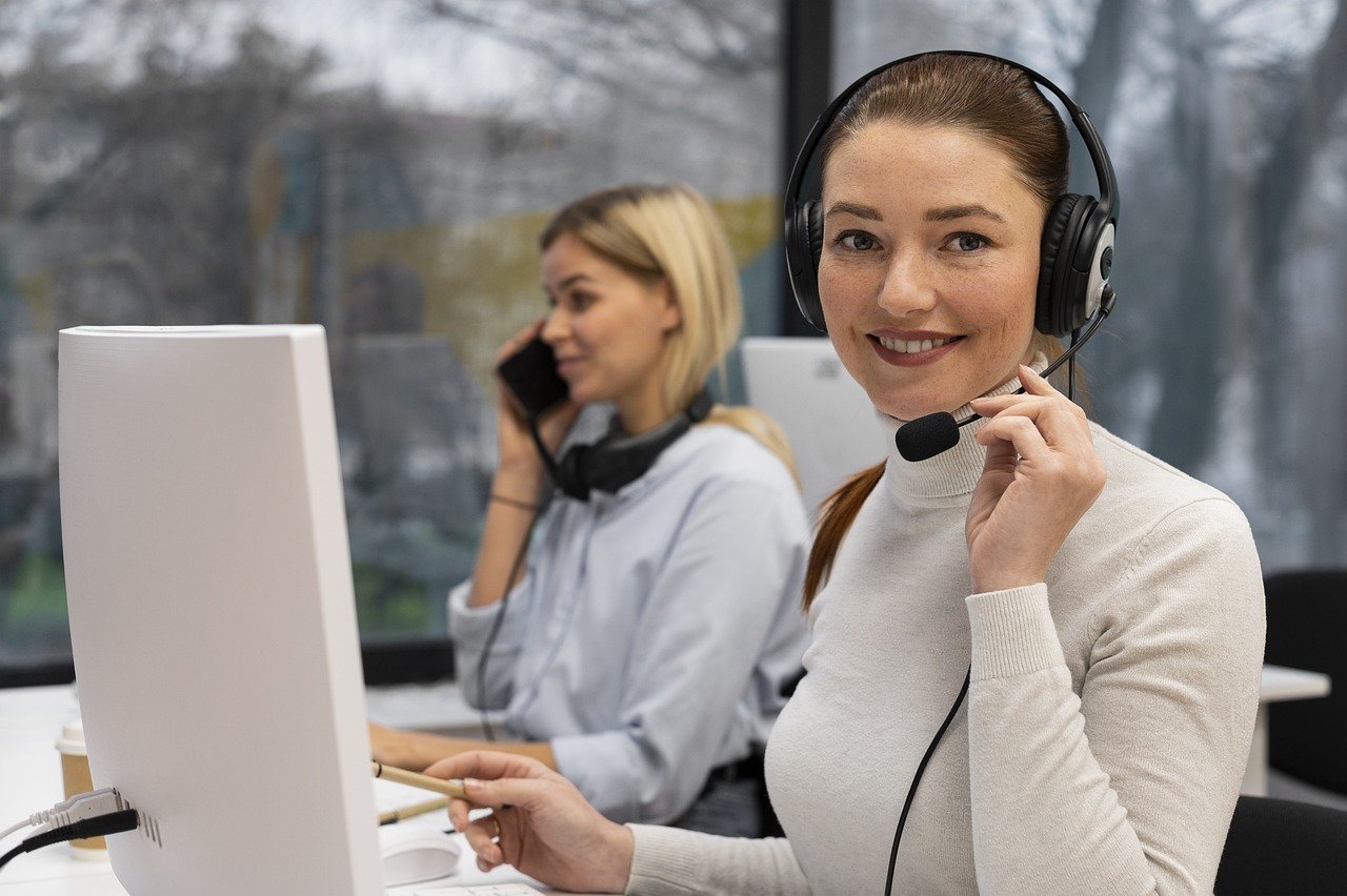 Virtual receptionist handling inbound calls Virtual receptionist handling inbound calls on a computer screen, efficiently handling multiple customer inquiries