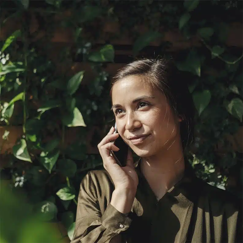 live virtual receptionists answering business calls