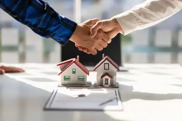 Real Estate Agent Real Estate Agent closed deal with client with the hep of call answering service