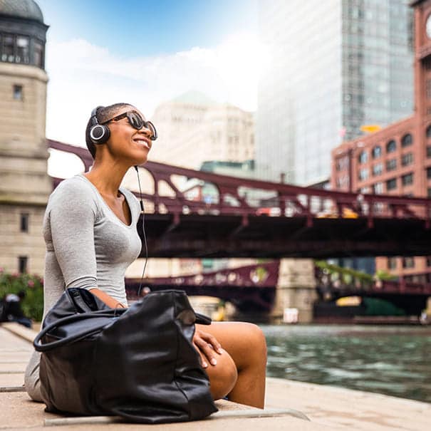 Professional using technology outdoors while benefiting from flexible Illinois virtual receptionist and answering service solutions.