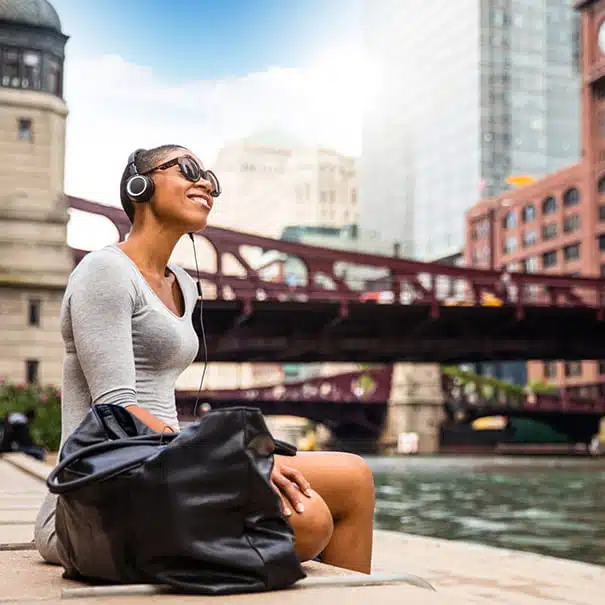 Professional using technology outdoors while benefiting from flexible Illinois virtual receptionist and answering service solutions.
